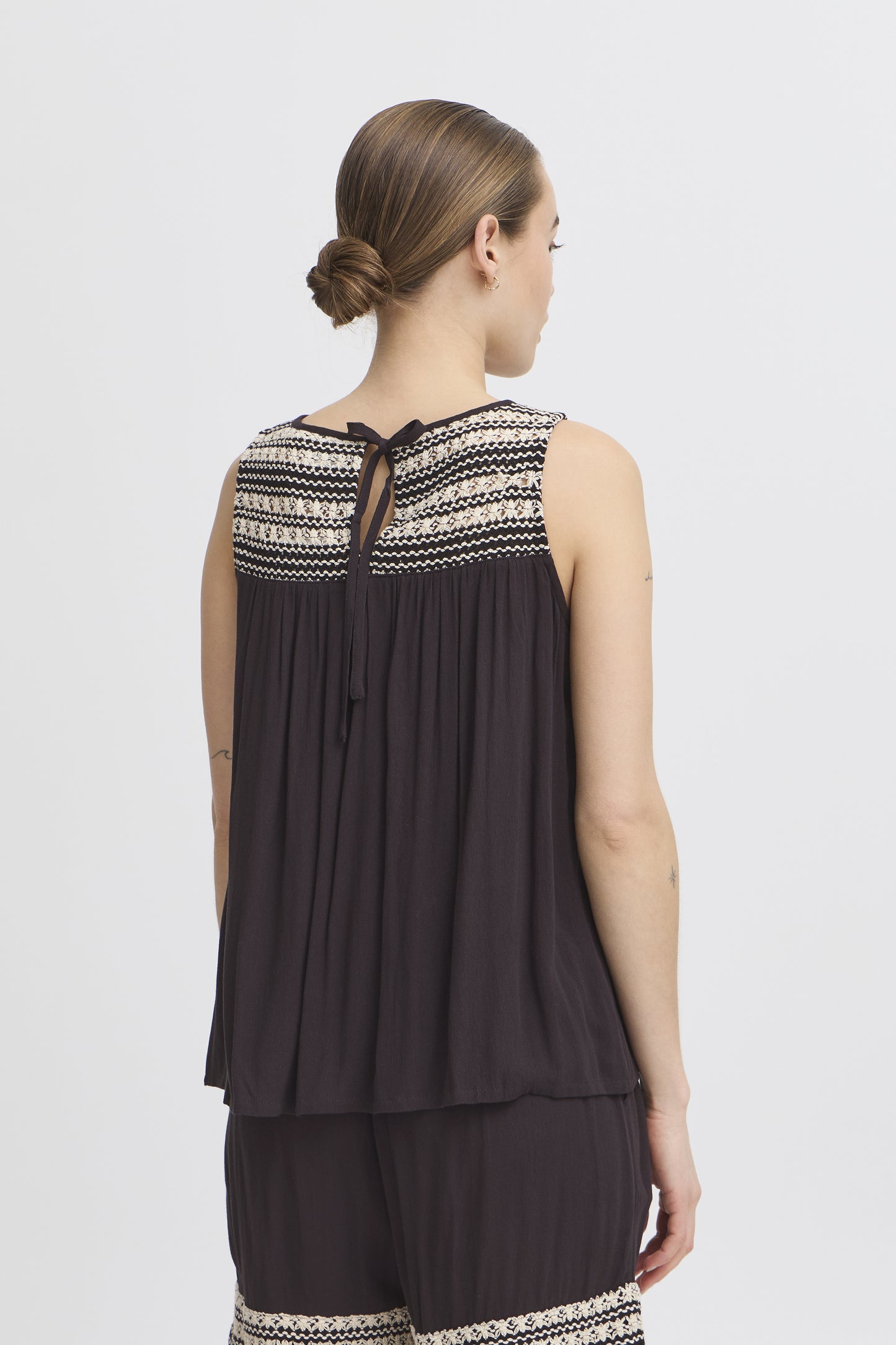 Ihragni Top Black