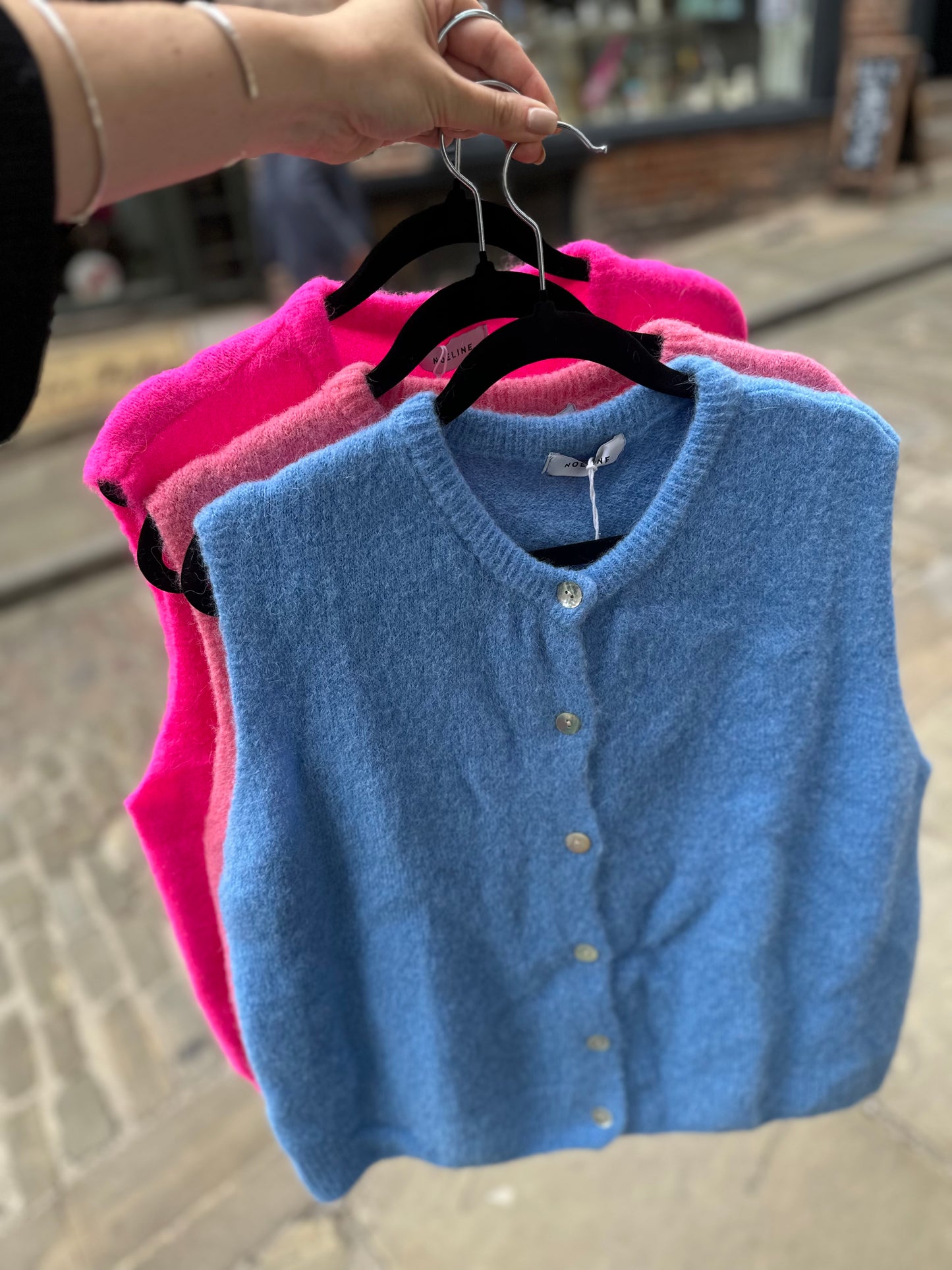 Alpaca Sleevless Cardigan