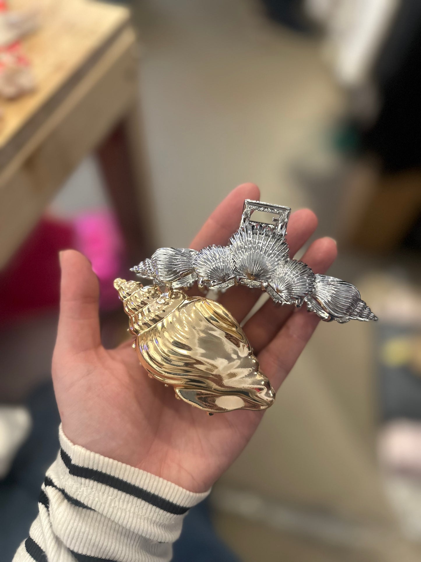Shell Hair Claw