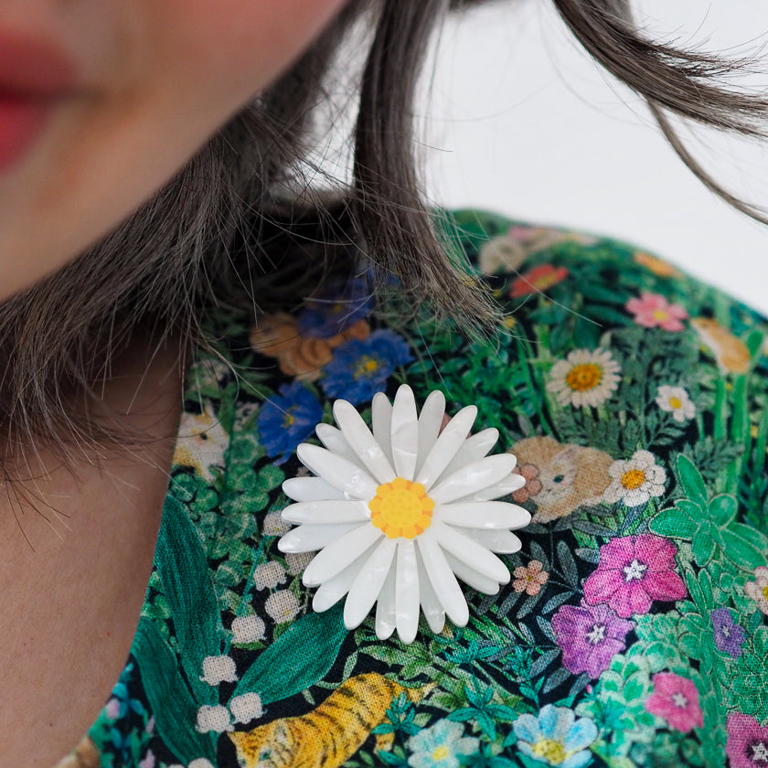 Cut-leaf Daisy Simplified Mini Brooch