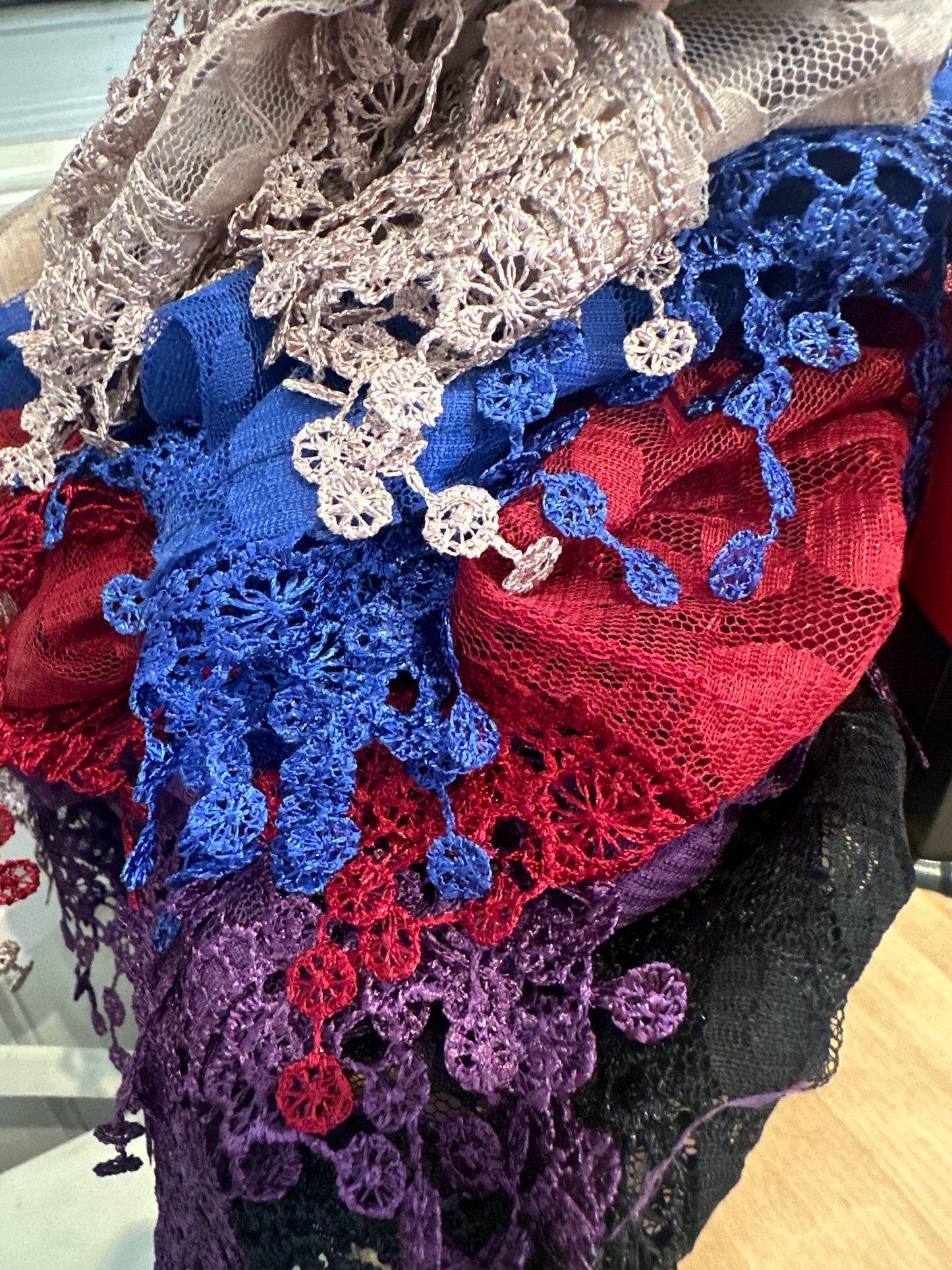 Pretty Leaves Lace Scarf