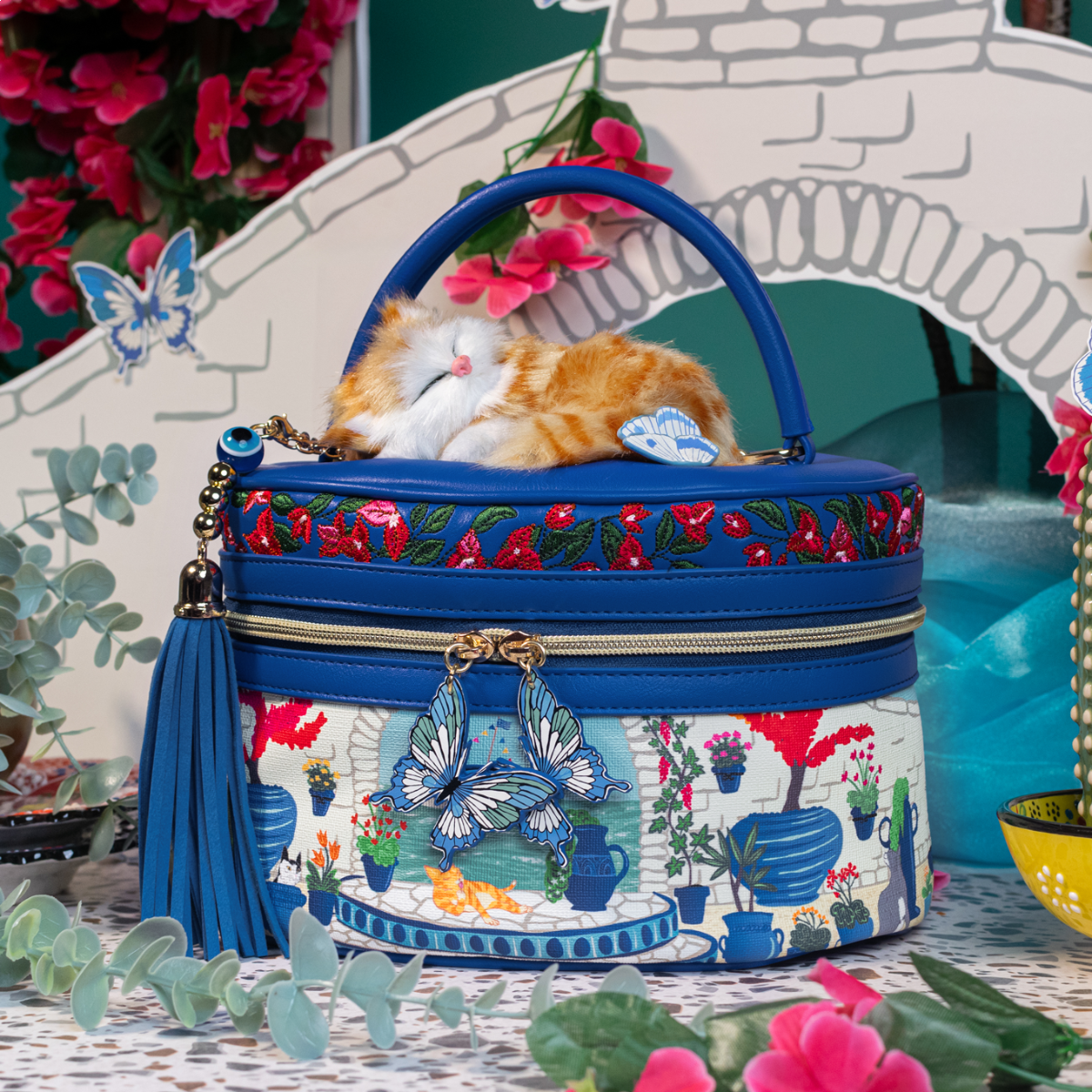 Gardens of the world Greece Sleeping Mimi Vanity