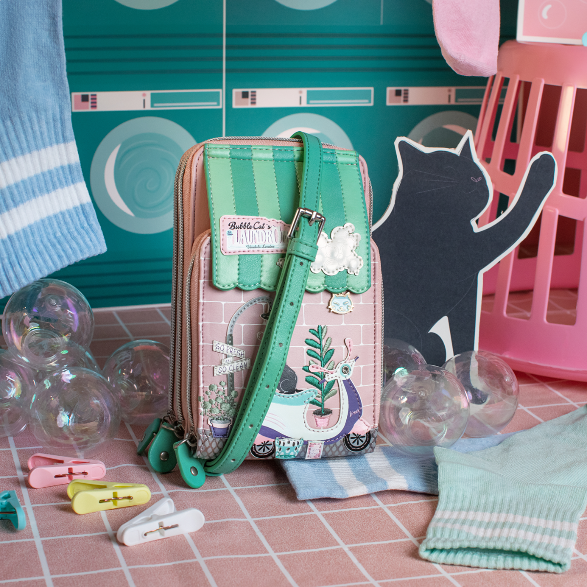 Bubble Cats Laundromat Callaway Bag