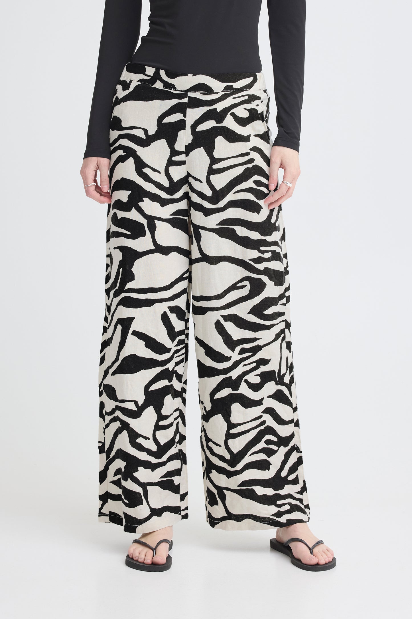 Ihlinno Trousers - Graphic Animal Print