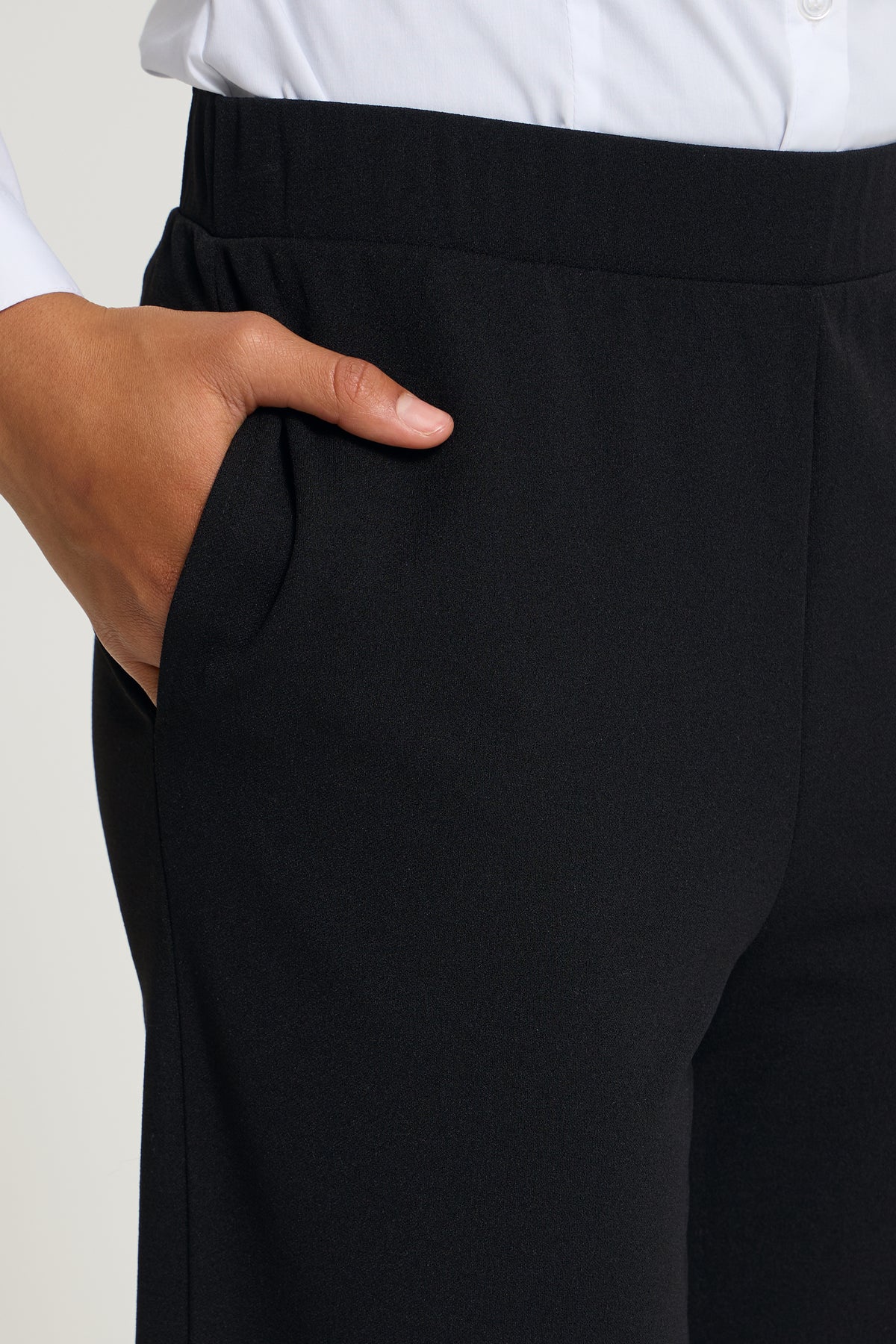 Ihkatine Trousers - Black