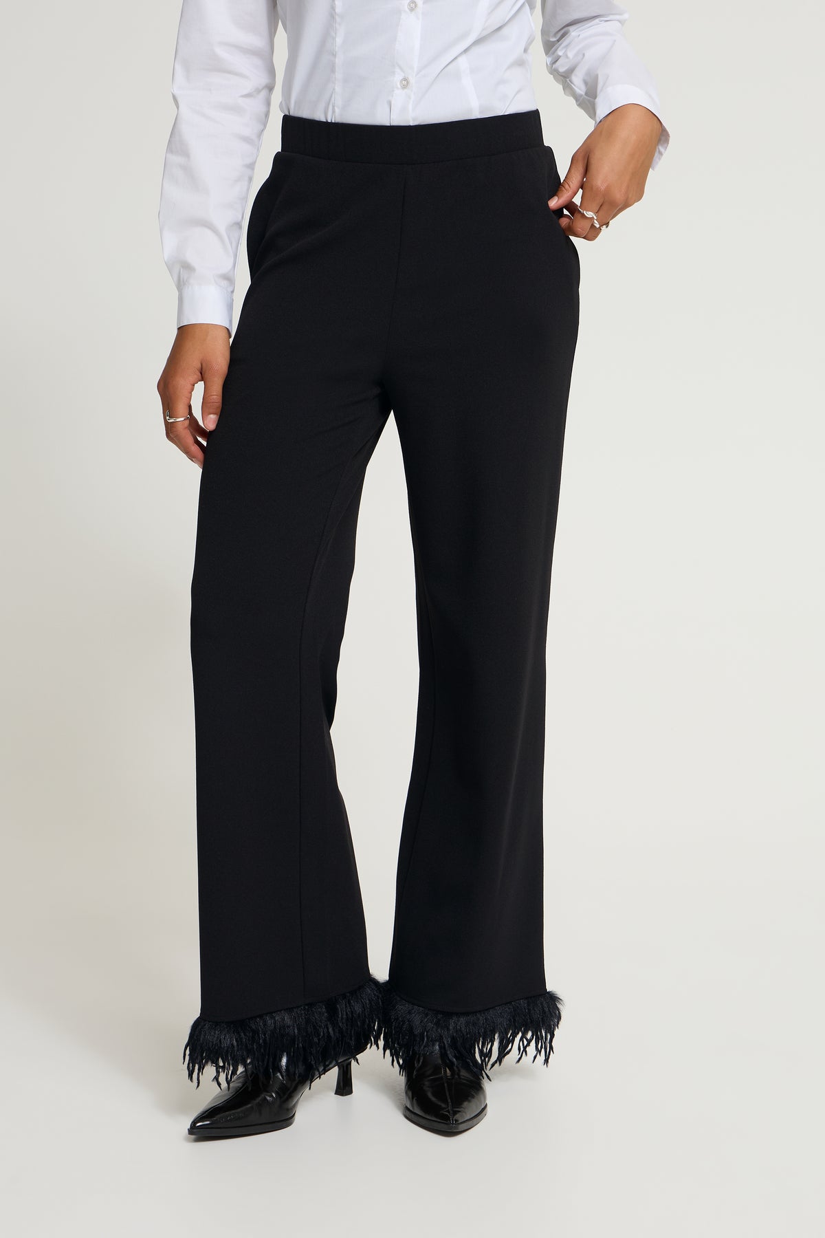 Ihkatine Trousers - Black
