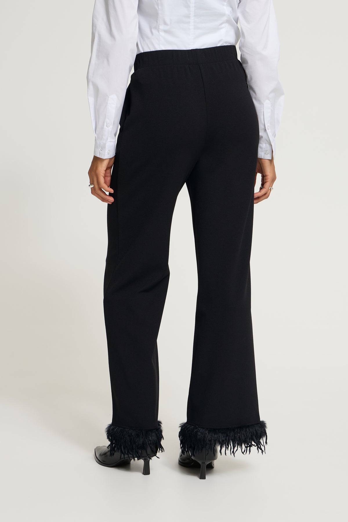 Ihkatine Trousers - Black