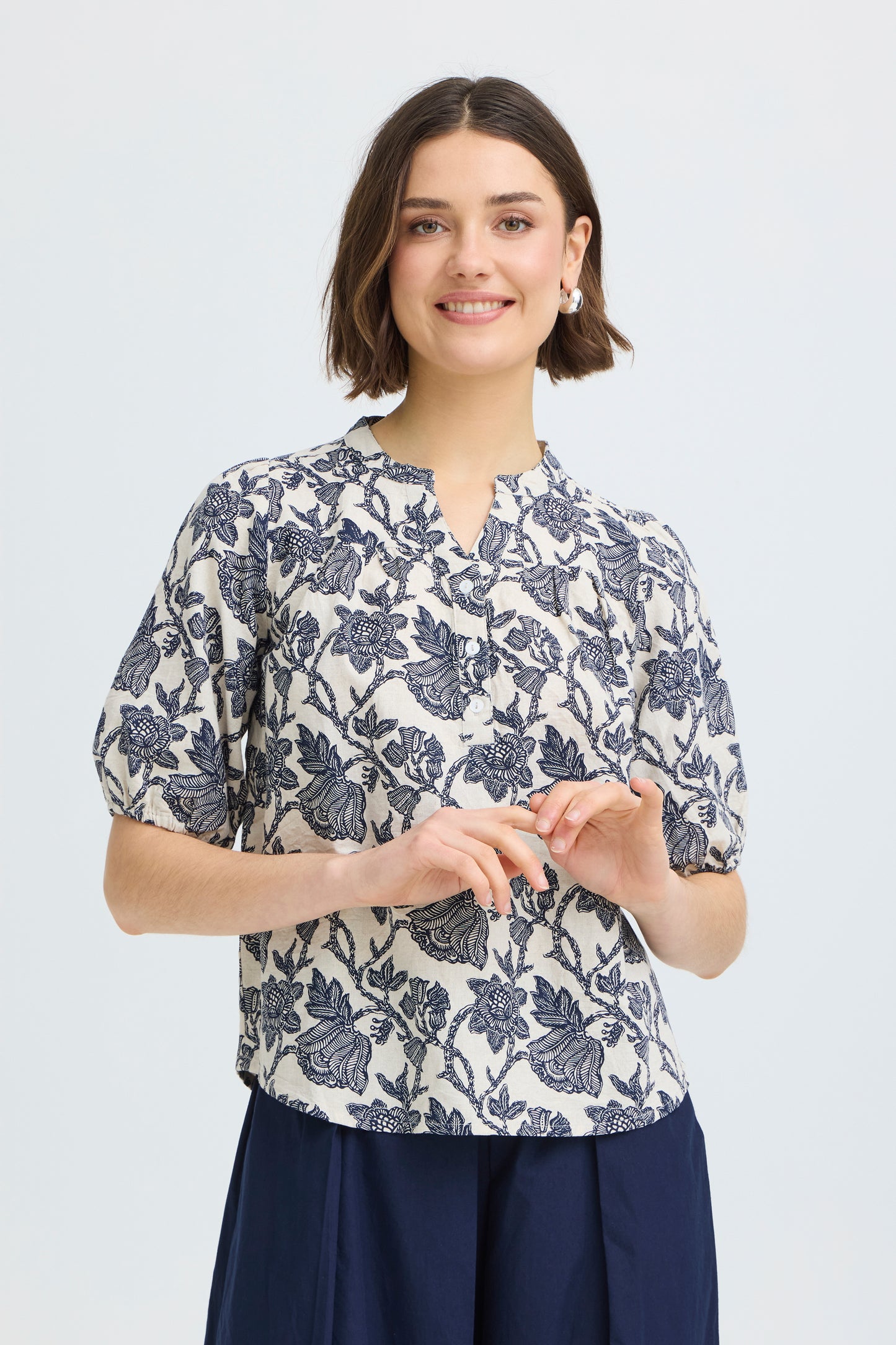 Frmaddie Blouse - Cream Navy Bloom