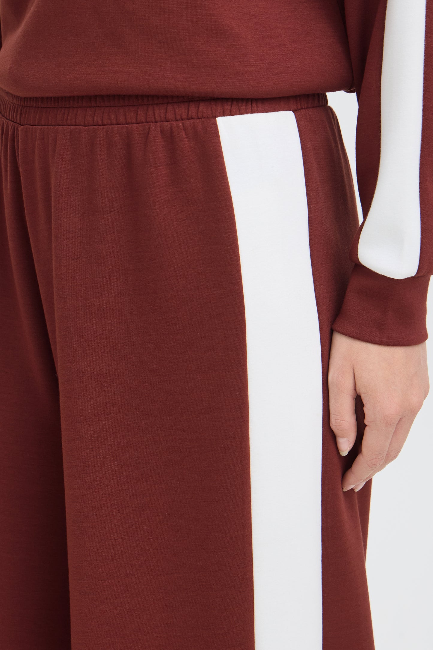 Fraurora Trousers - Rum Raisin with White Stripe