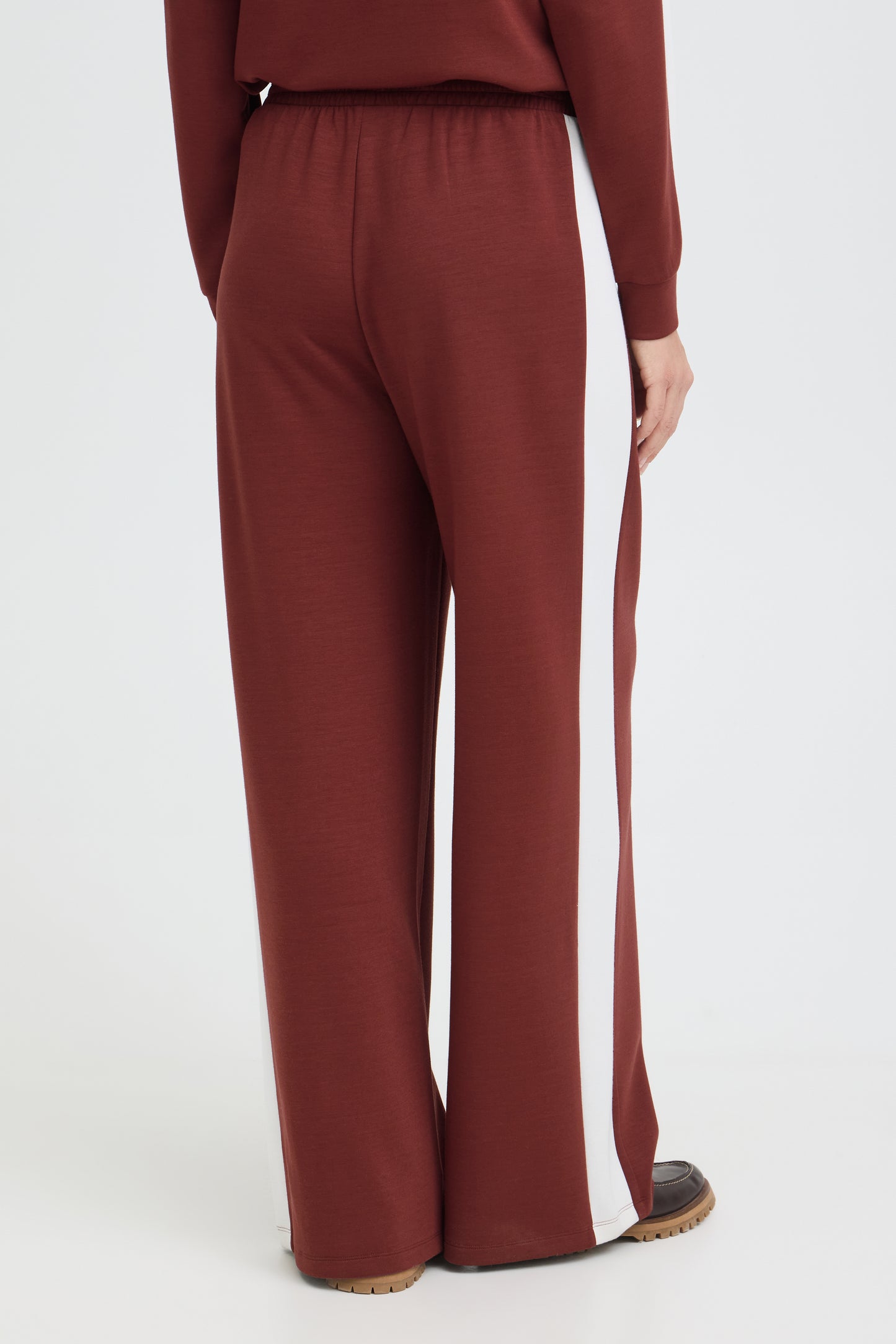 Fraurora Trousers - Rum Raisin with White Stripe