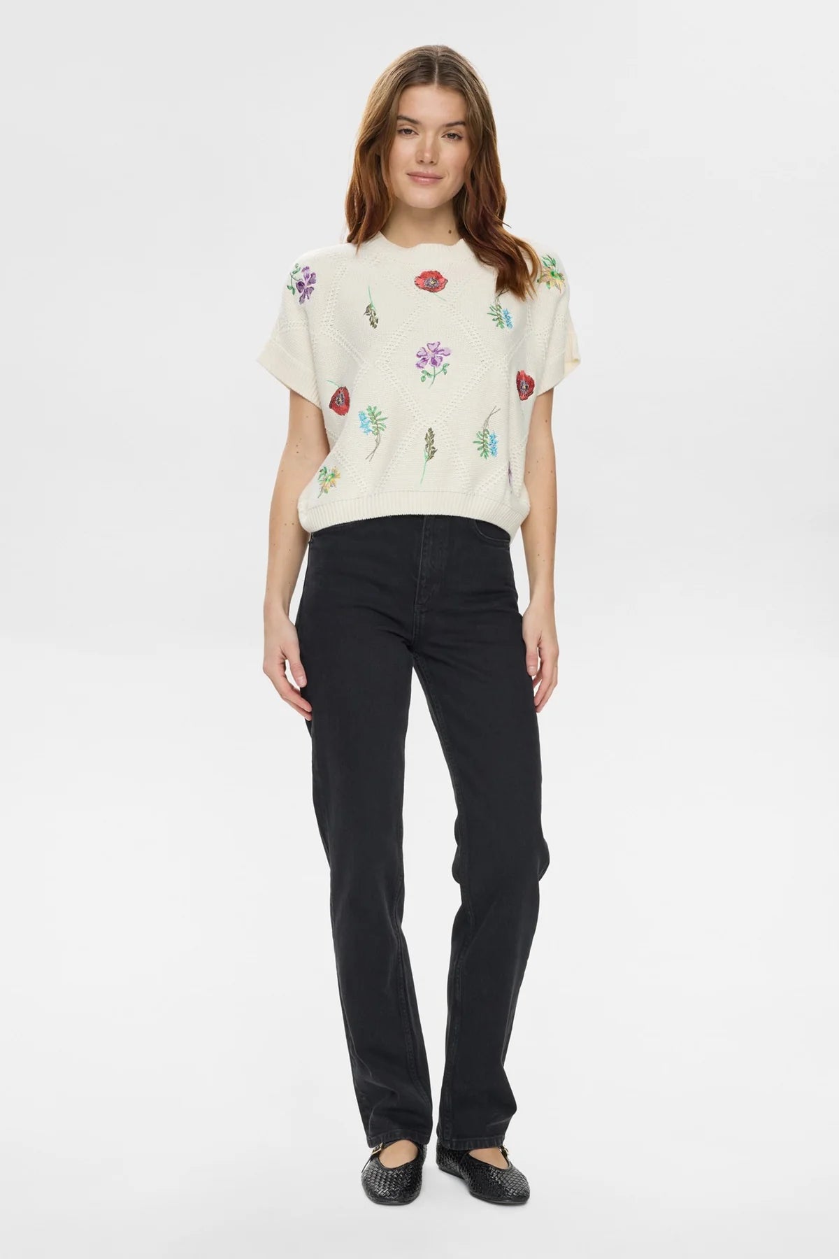 NUAMIE PULLOVER - Pristine Embroidered Flowers