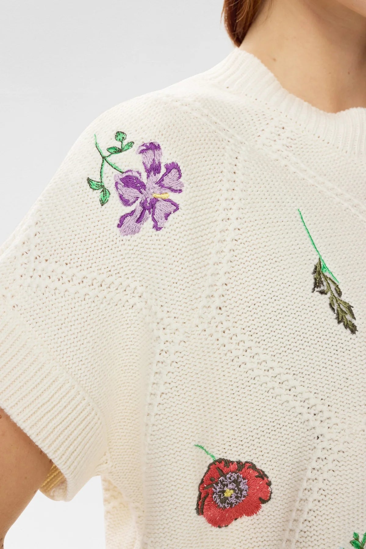 NUAMIE PULLOVER - Pristine Embroidered Flowers