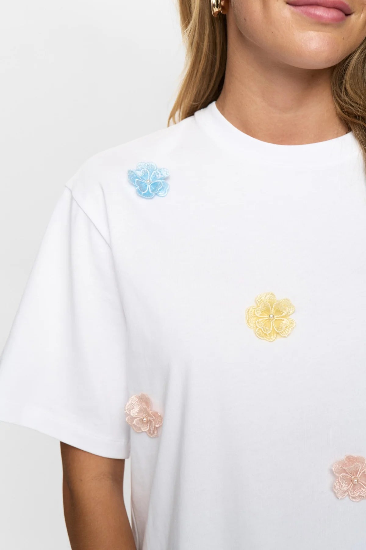 Nufleura Tee - Cloud Dancer