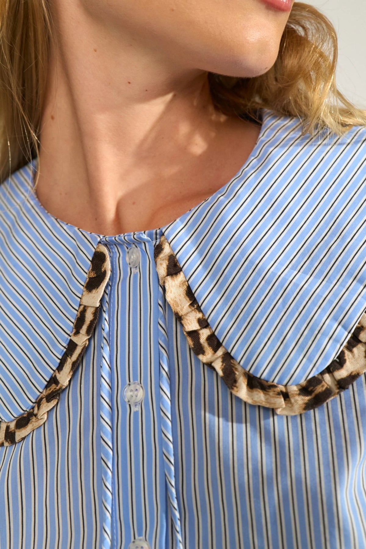 NUMAYANA SHIRT - Azurine Leopard Trim Collar