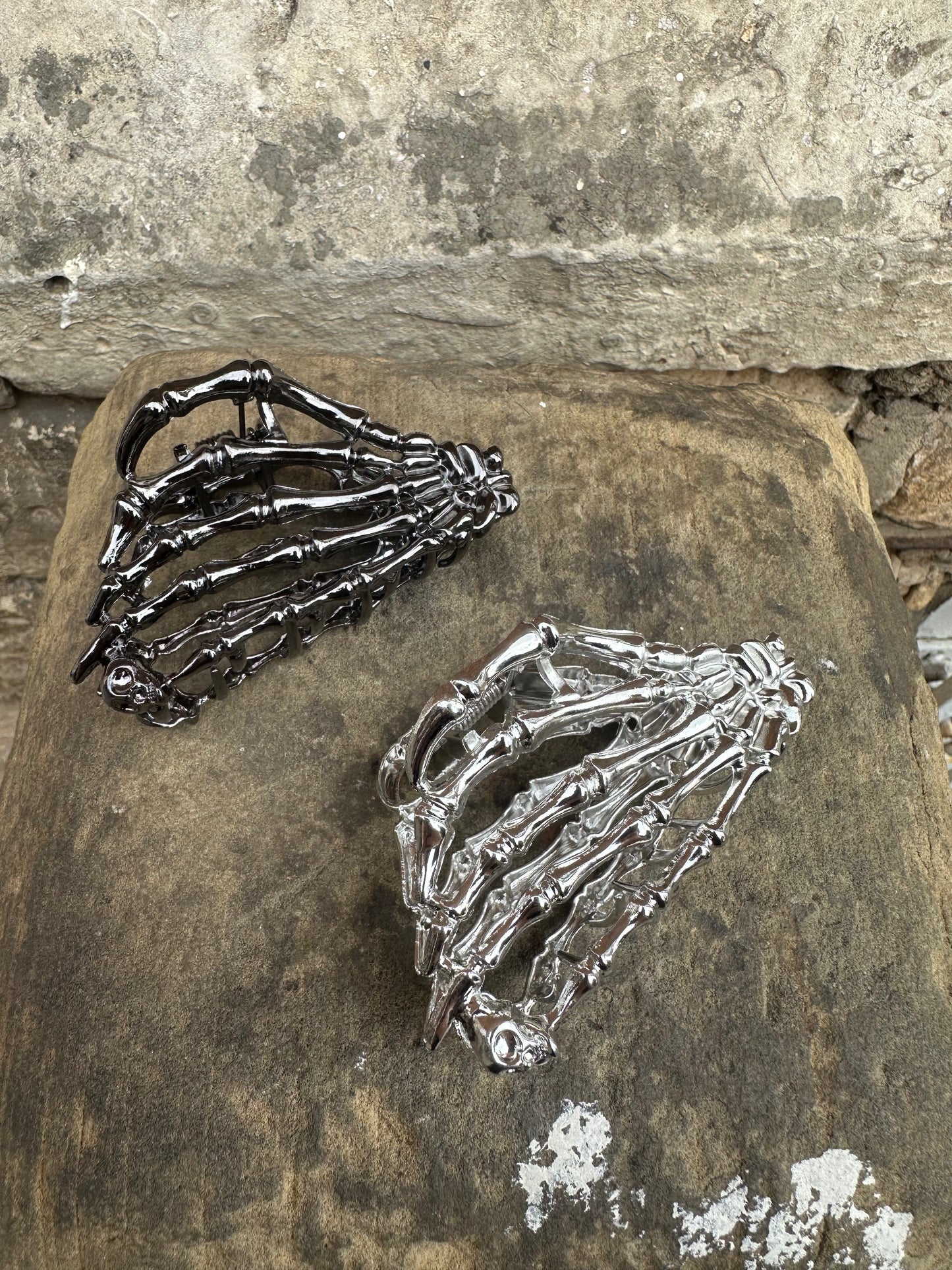Metal Skeleton Hand Hair Claw