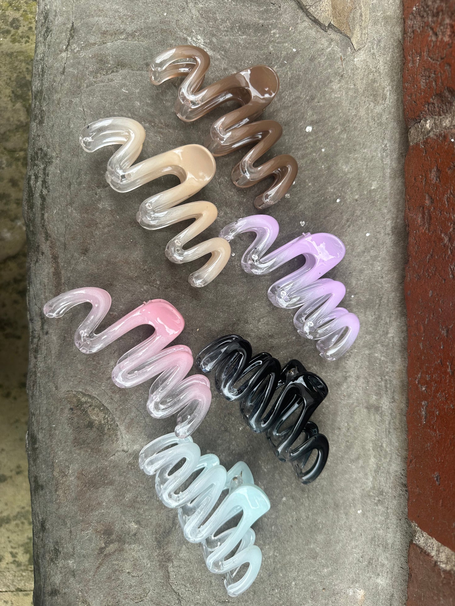 Gradient Squiggle Hair Clip