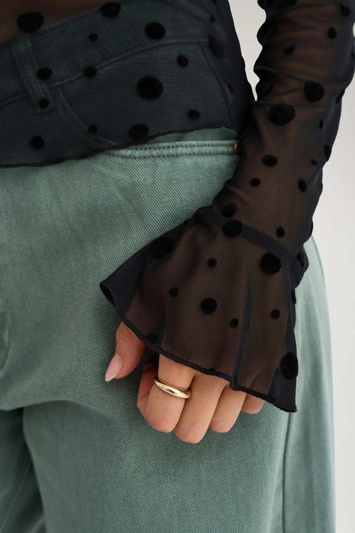NUEVITA LS MESH BLOUSE - Caviar